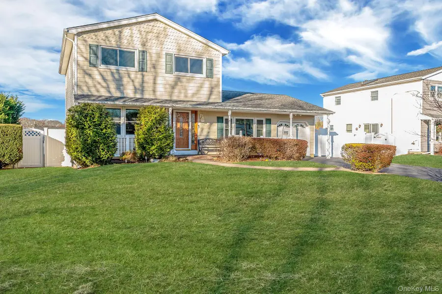 14 Harp Lane, Sayville, NY 11782 - Image #2