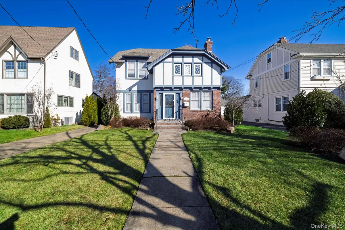 17 Roxbury Road, Rockville Centre, NY 11570 - Image #1