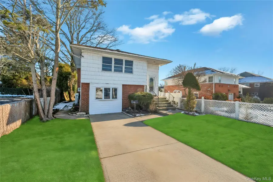 960 Linden Avenue, Westbury, NY 11590 - Image #2