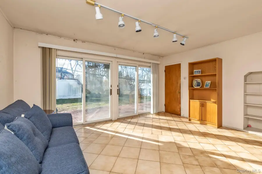 8 Straight Lane, Levittown, NY 11756 - #2