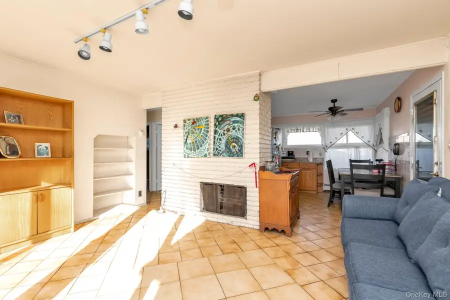 8 Straight Lane, Levittown, NY 11756 - #3