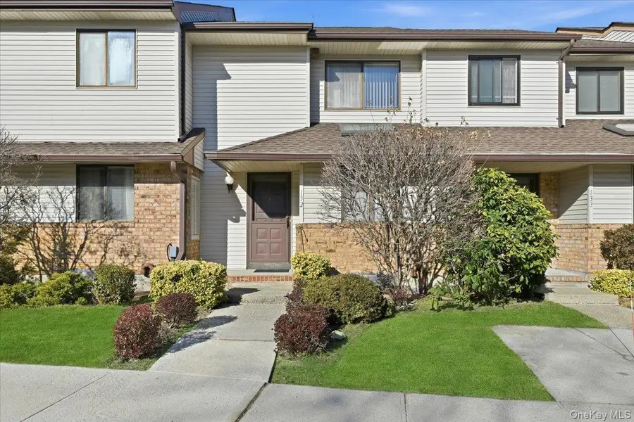 132 Laurel Lane, Wantagh, NY 11793 - Image #2