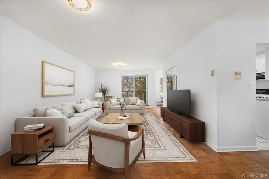 10 Ipswich Avenue #4M, Great Neck, NY 11021 - Image #3