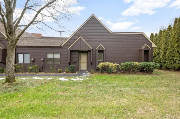 22 So. Gate Circle, Massapequa Park, NY 11762