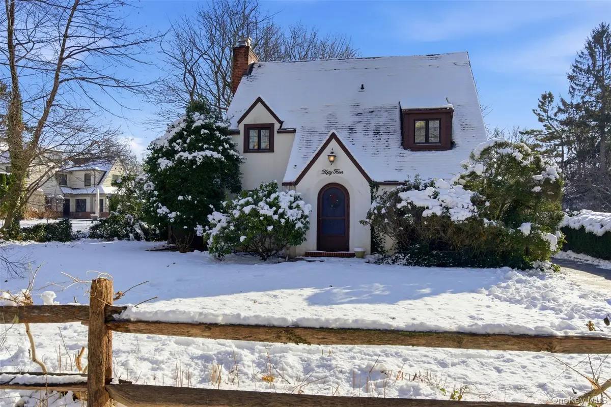 54 Summit Drive, Manhasset, NY 11030 - Image #1