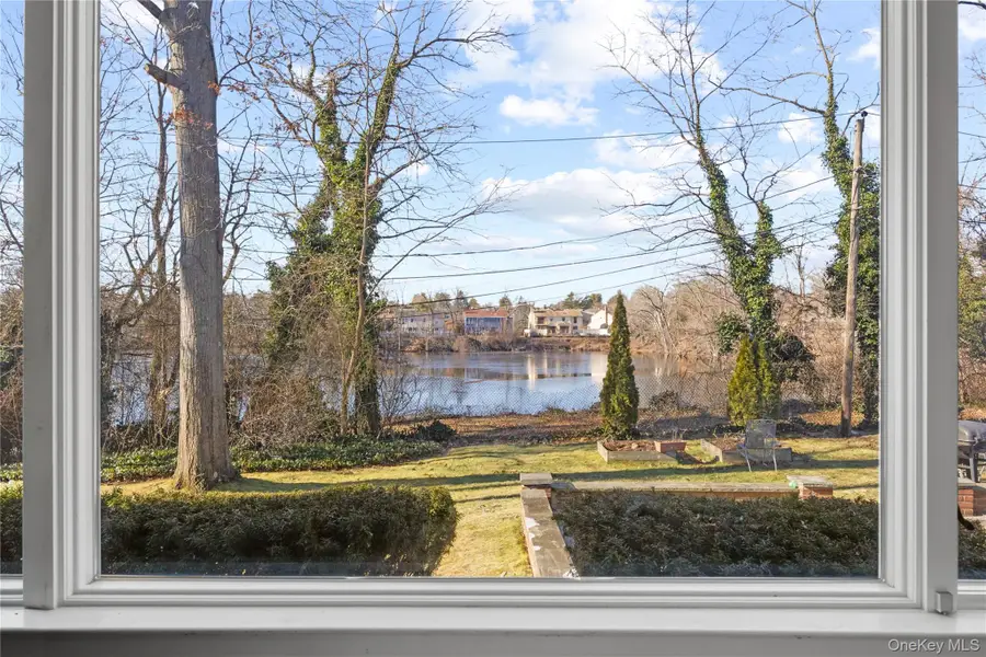 11 Searingtown Road, Albertson, NY 11507 - #2