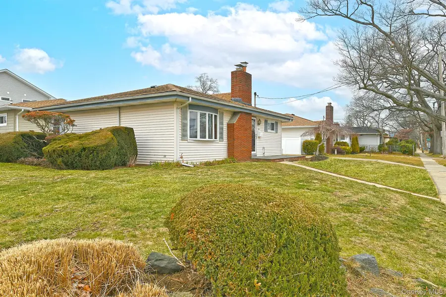 481 Leonard Boulevard, New Hyde Park, NY 11040 - Image #2