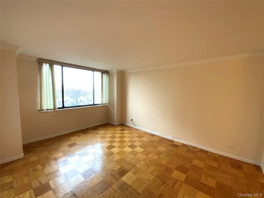 27110 Grand Central Parkway #5M, Queens, NY 11005 - Image #3