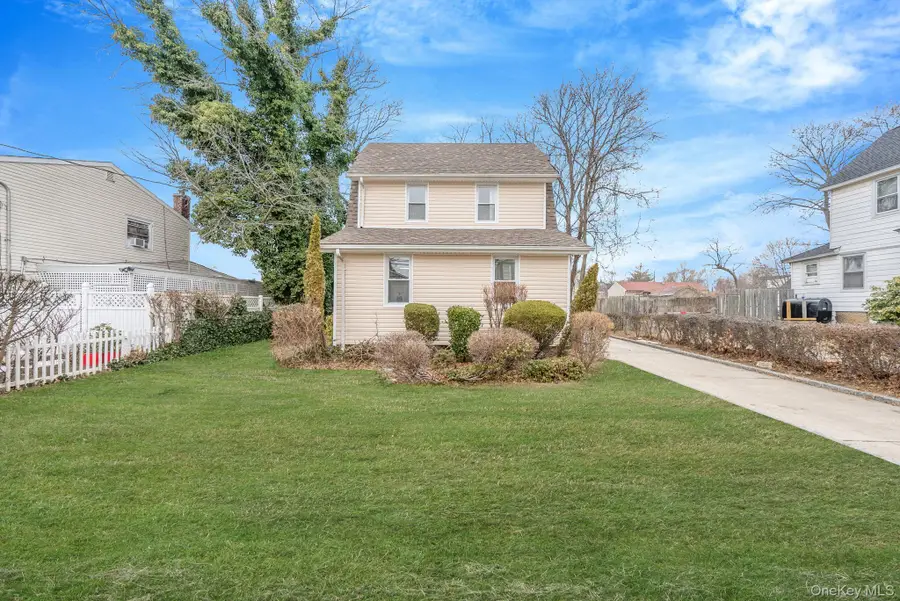 33 Willow Avenue, Freeport, NY 11520 - Image #2