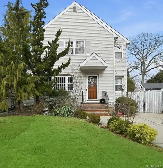 447 Chestnut Street, West Hempstead, NY 11552 - Image #1