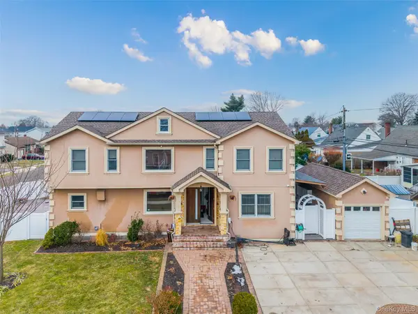 88 Elmwood Street, Plainview, NY 11803