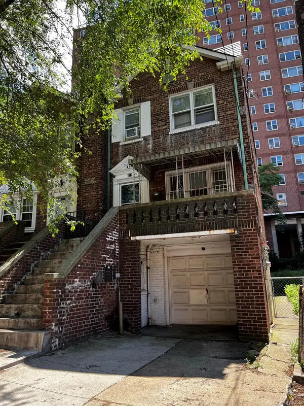 118 Van Cortlandt Avenue W, Bronx, NY 10463