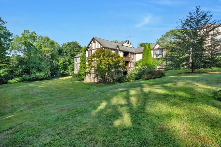 60 Foxwood Drive #2, Pleasantville, NY 10570 - Image #3