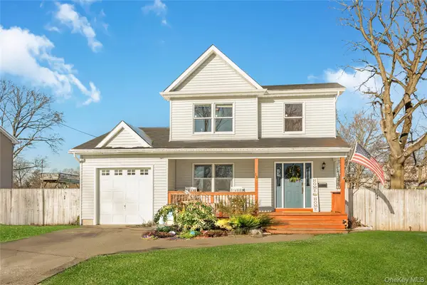 15 Irving Place, Islip Terrace, NY 11752