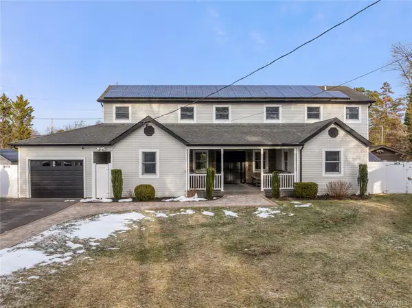 24 Twin River Drive, Oakdale, NY 11769