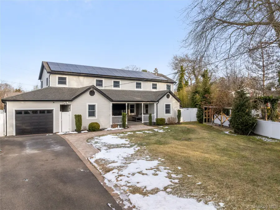 24 Twin River Drive, Oakdale, NY 11769 - Image #2