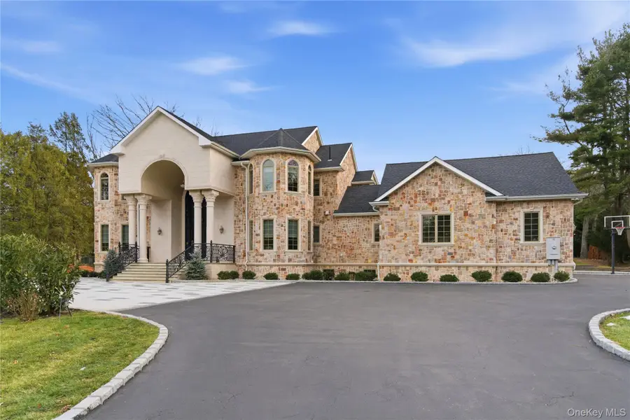 265 Laurel Lane, Laurel Hollow, NY 11791 - Image #3