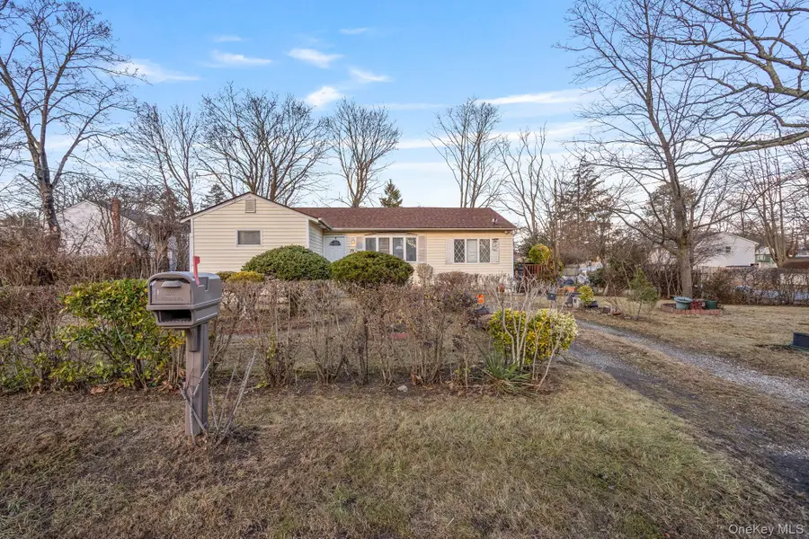 79 Centerwood Street, West Babylon, NY 11704 - Image #2