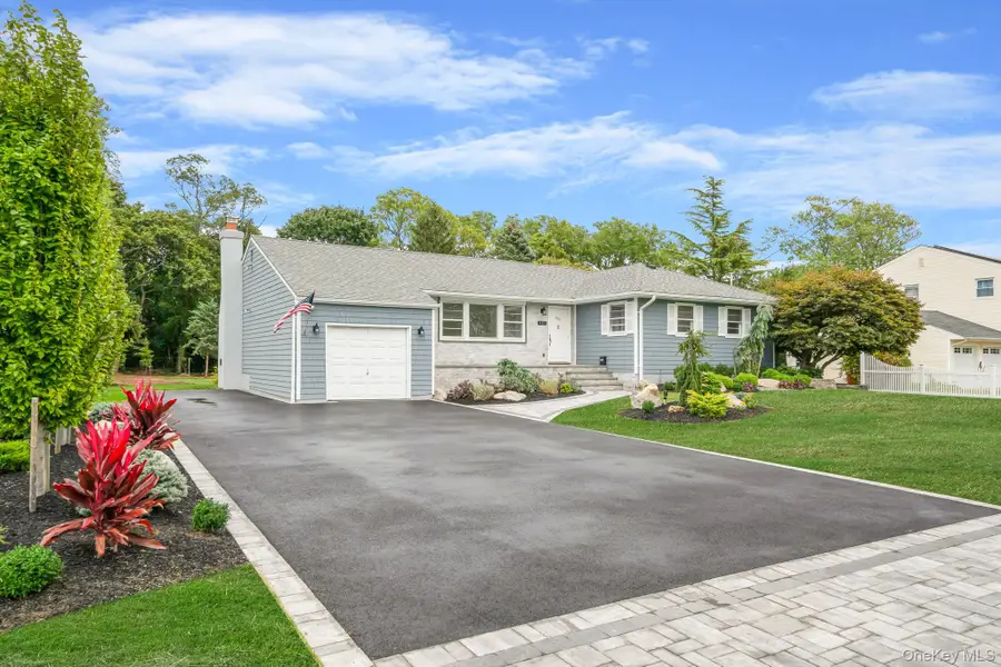 827 Aberdeen Road, Bay Shore, NY 11706 - Image #2