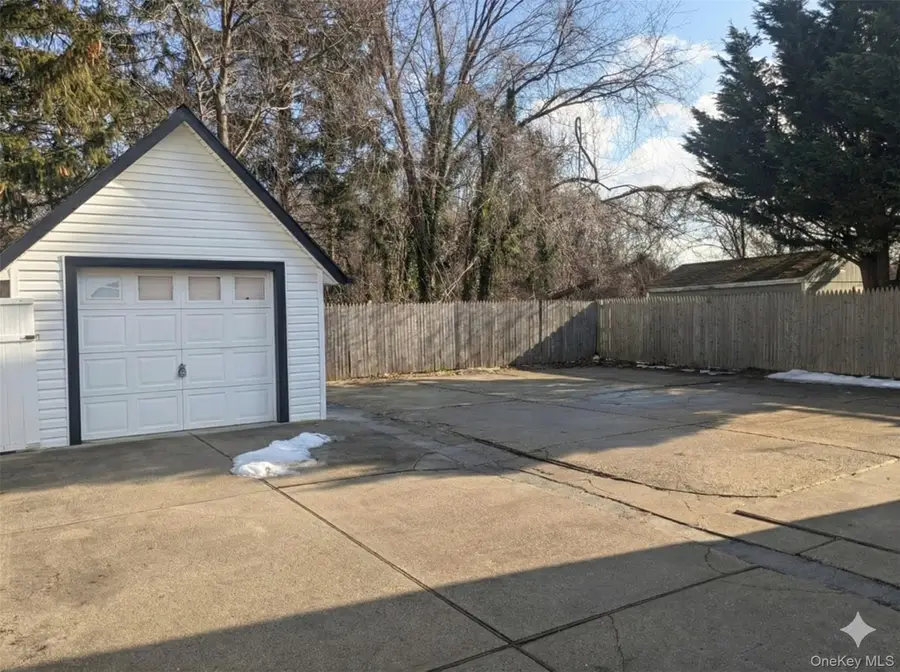 27 Brook Avenue, Bay Shore, NY 11706 - Image #2