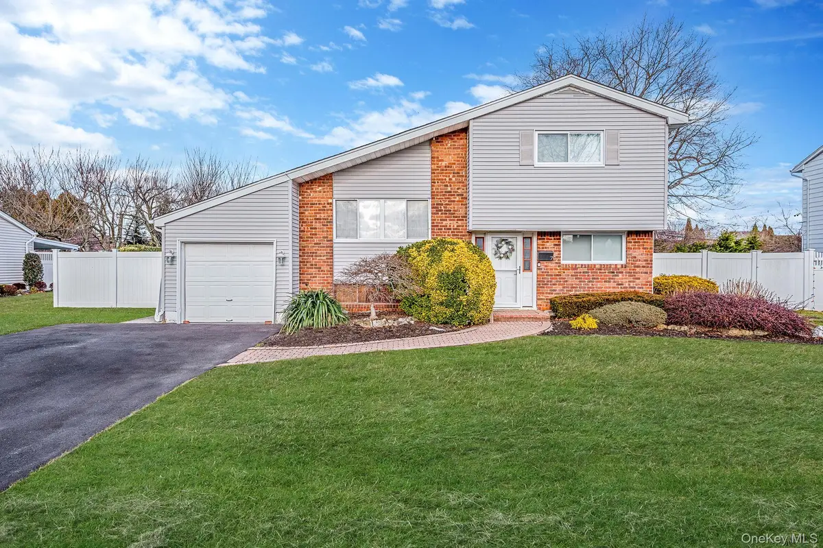 7 Seneca Drive, Commack, NY 11725 - #1