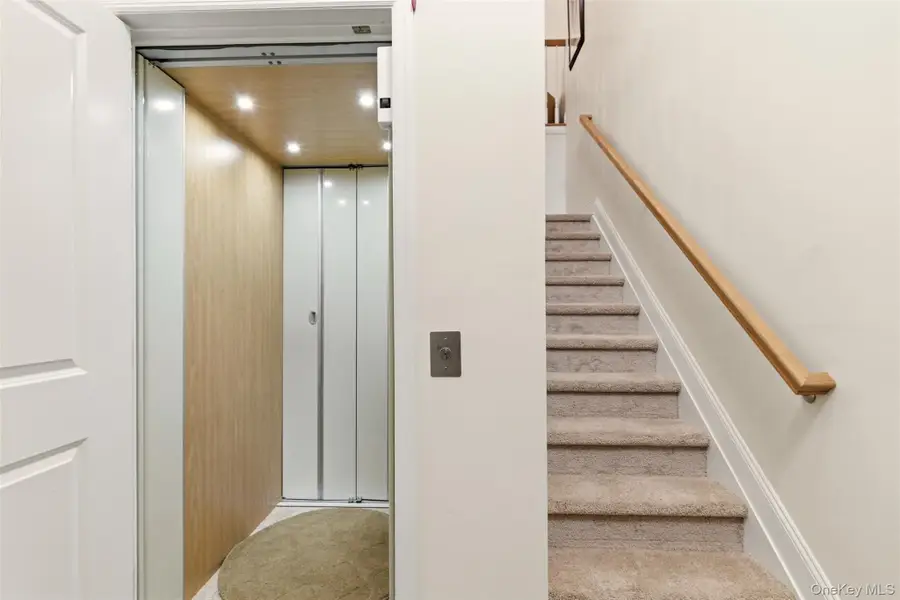 28 Steven Circle, Dix Hills, NY 11746 - Image #3