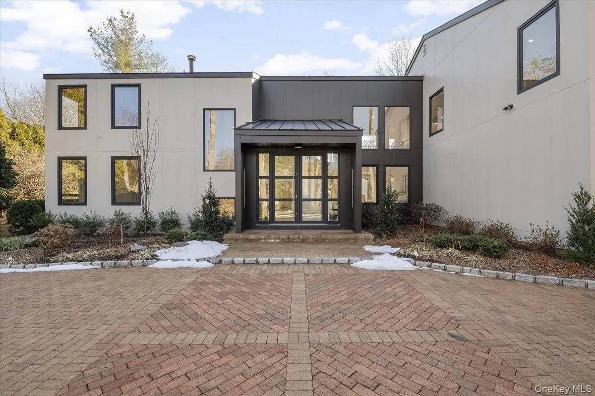 26 Windemere Way, Woodbury, NY 11797 - Image #1