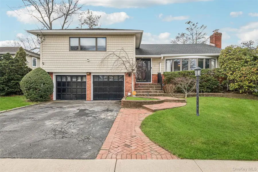 15 Baylis Place, Lynbrook, NY 11563 - Image #2