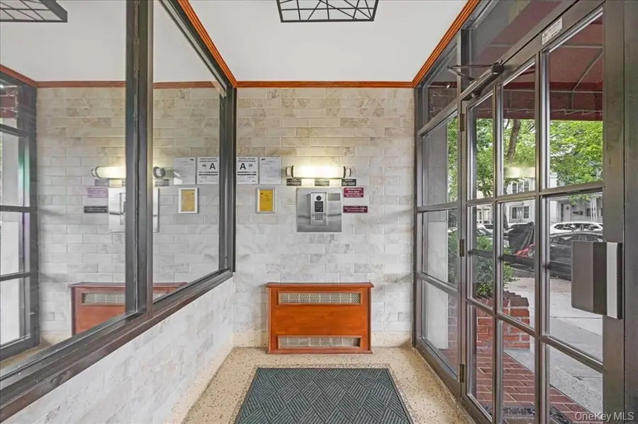 2015 St Paul Avenue #3G, Bronx, NY 10461 - Image #2