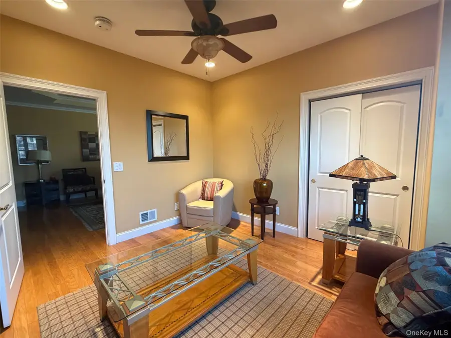 514 Pacing Way #514, Westbury, NY 11590 - Image #3