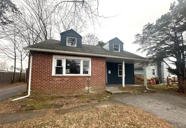 104 Weeks Road, North Babylon, NY 11703