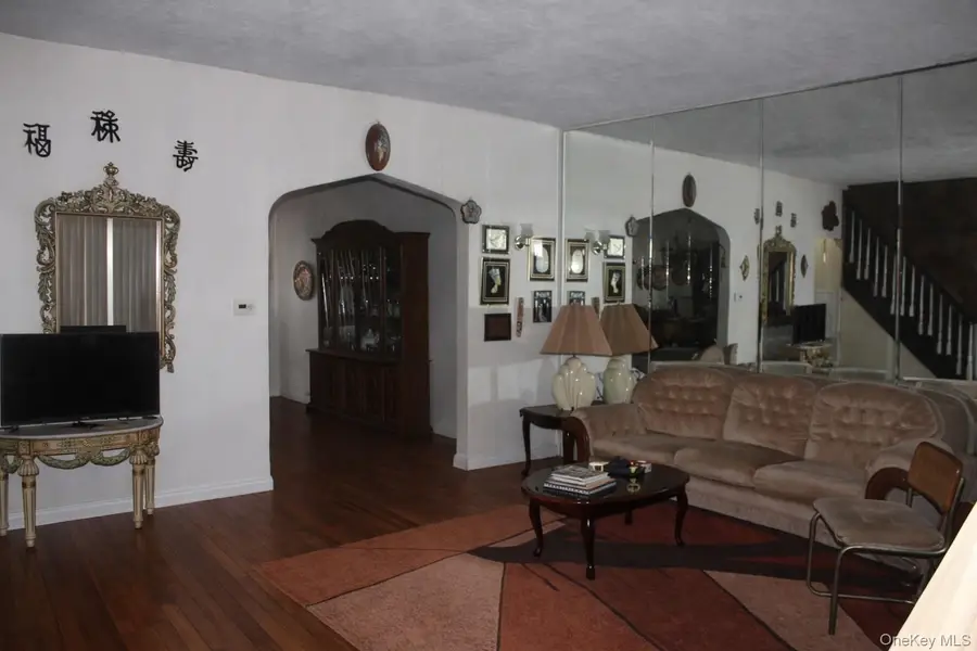 13116 226th Street, Laurelton, NY 11413 - Image #2