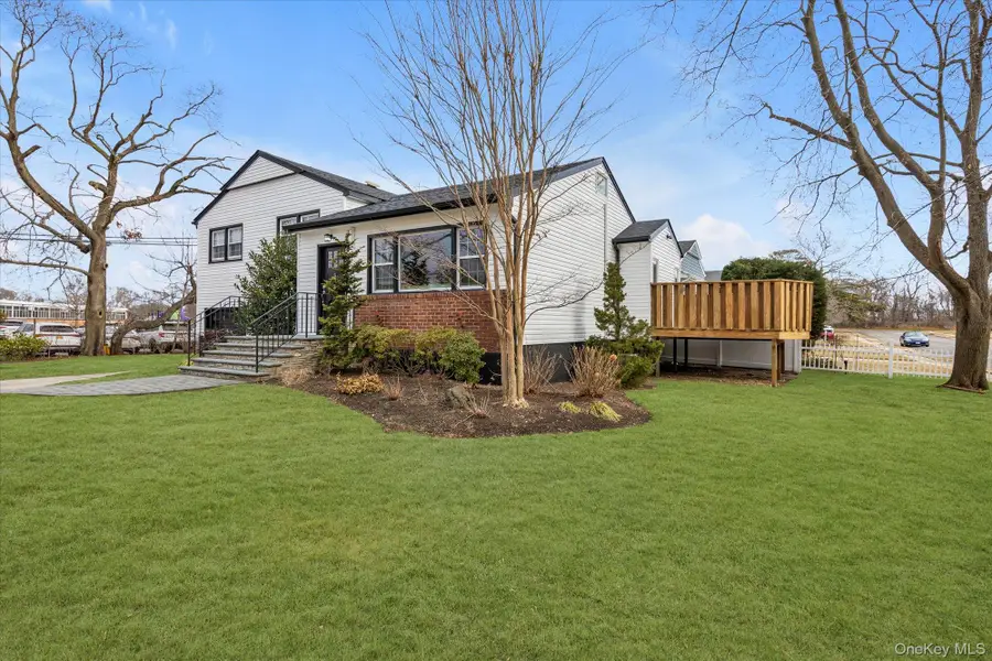 513 Dee Court, East Meadow, NY 11554 - Image #2