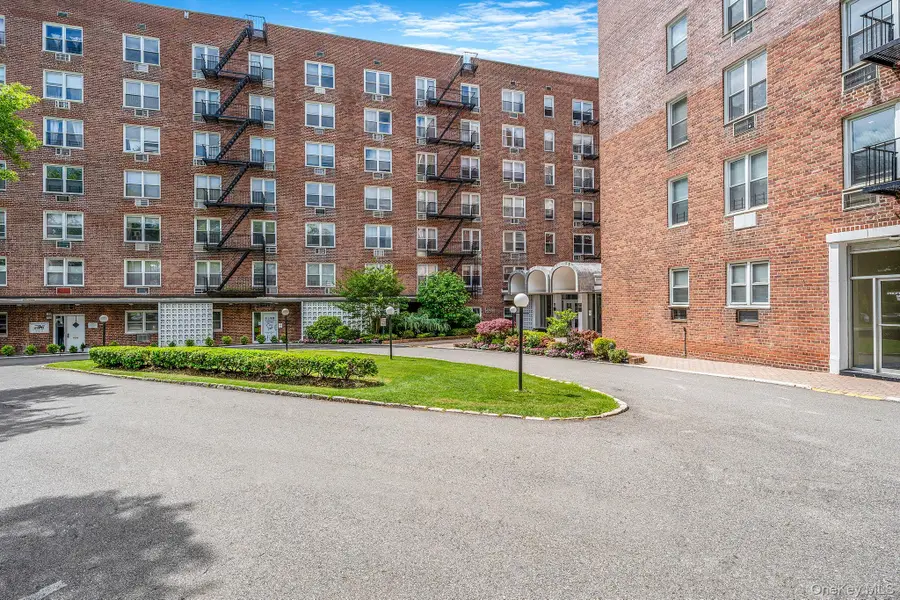 54-40 Little Neck Parkway #4F, Little Neck, NY 11362 - Image #2