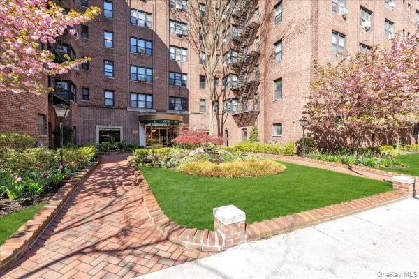 69-10 Yellowstone Boulevard #210, Forest Hills, NY 11375