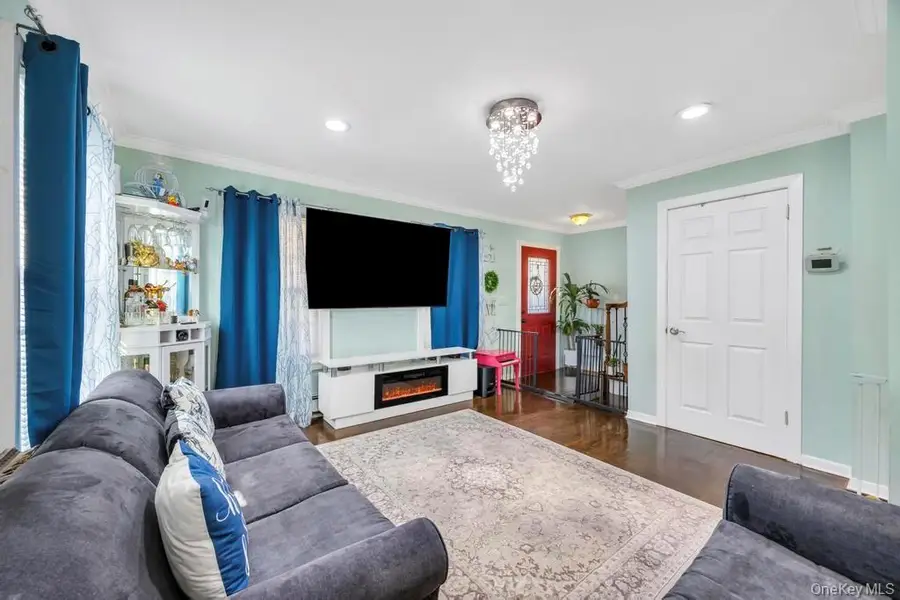 8 Madison Avenue, Glen Cove, NY 11542 - Image #2