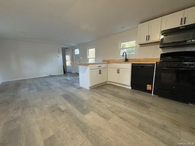 525/D17 Riverleigh, Riverhead, NY 11901 - Image #2