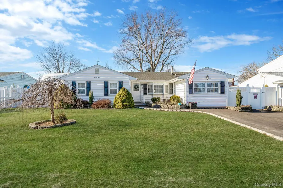 28 Pamela Lane, Selden, NY 11784 - #2