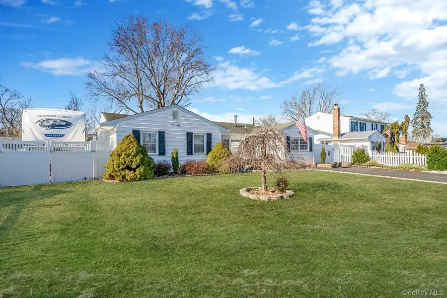 28 Pamela Lane, Selden, NY 11784 - #3