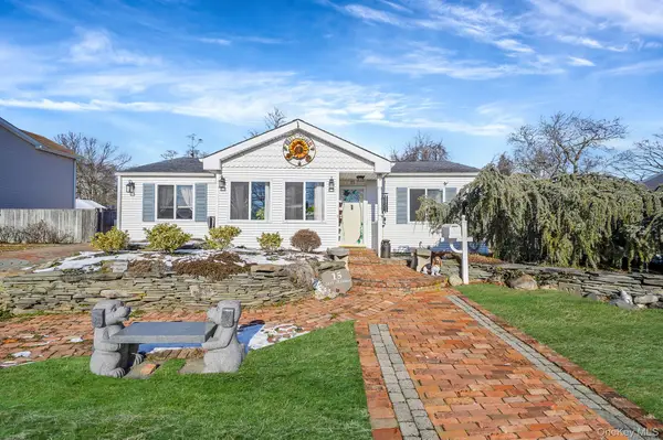 15 18th Avenue, Bay Shore, NY 11706