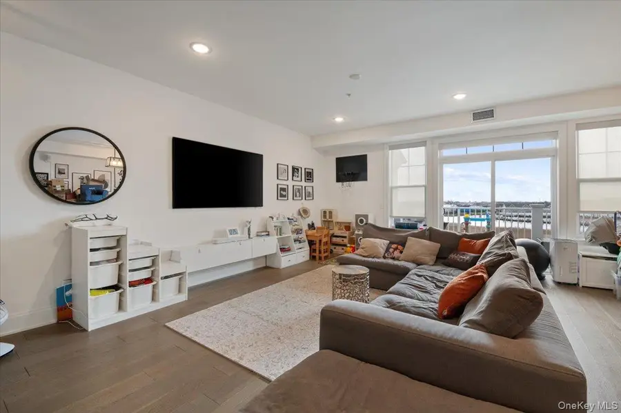 422 Marina Pointe Drive #422, East Rockaway, NY 11518 - Image #2