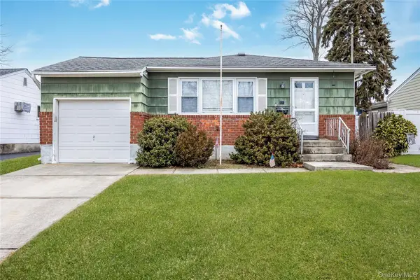 139 N Cedar Street, Massapequa, NY 11758