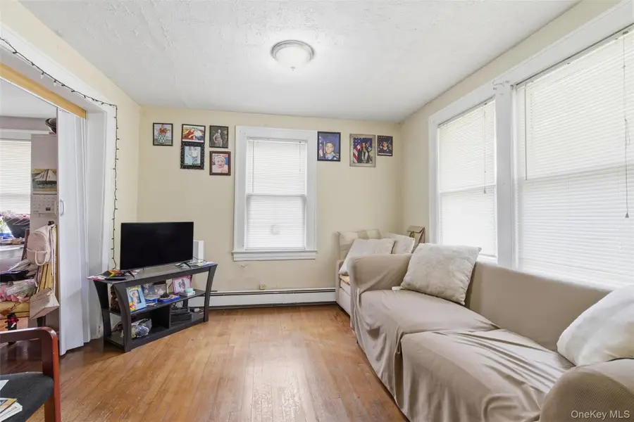 7 Cheshire Street, Huntington Station, NY 11746 - #3