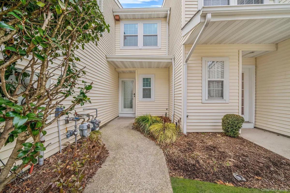 103 Northwood Court, Bayport, NY 11705 - Image #1