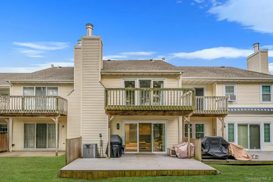 103 Northwood Court, Bayport, NY 11705 - Image #3