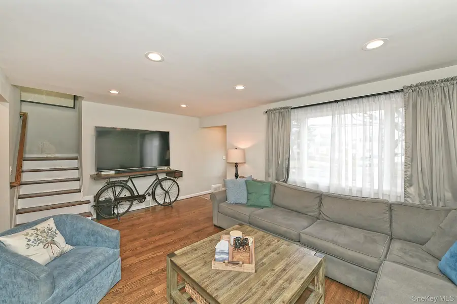 17 Pine Tree Road, South Huntington, NY 11746 - #3