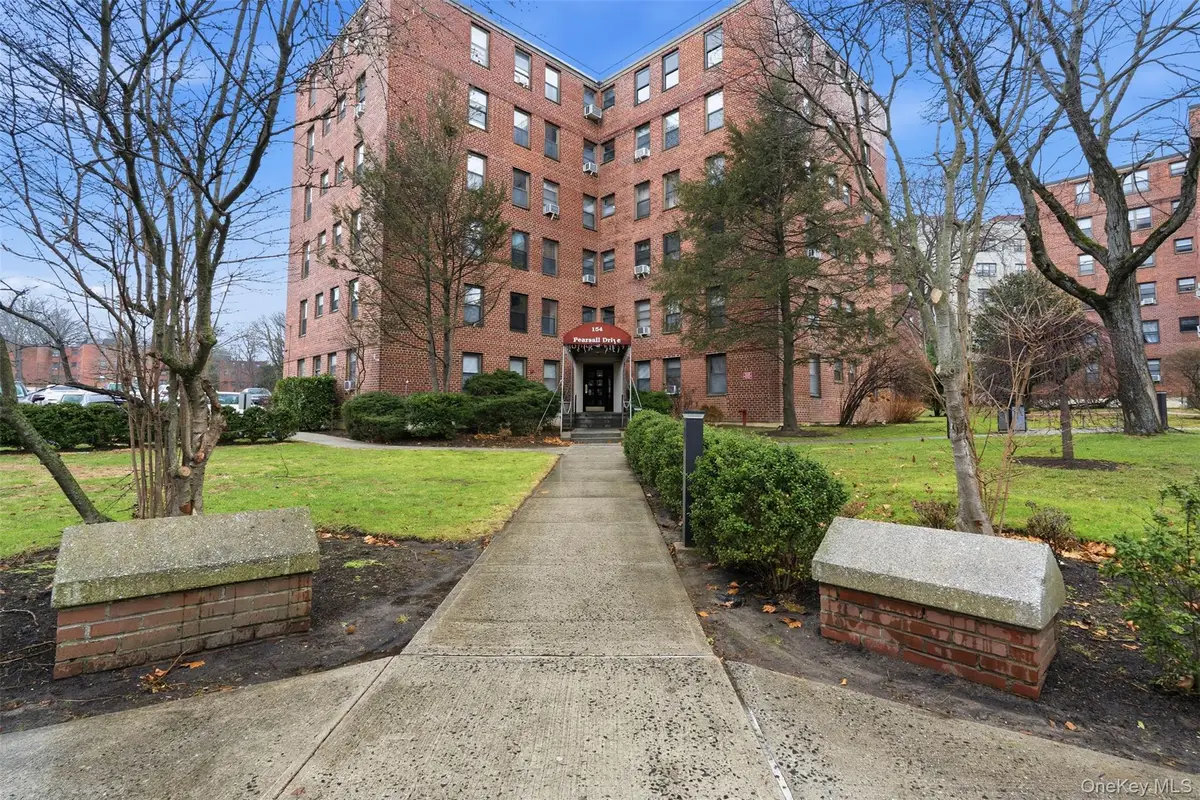 154 Pearsall Dr #1E, Mount Vernon, NY 10552 - Image #1