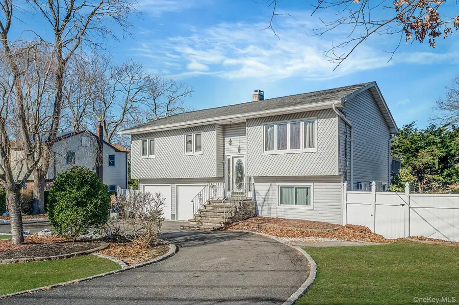 299 Seminole Street, Ronkonkoma, NY 11779 - Image #2