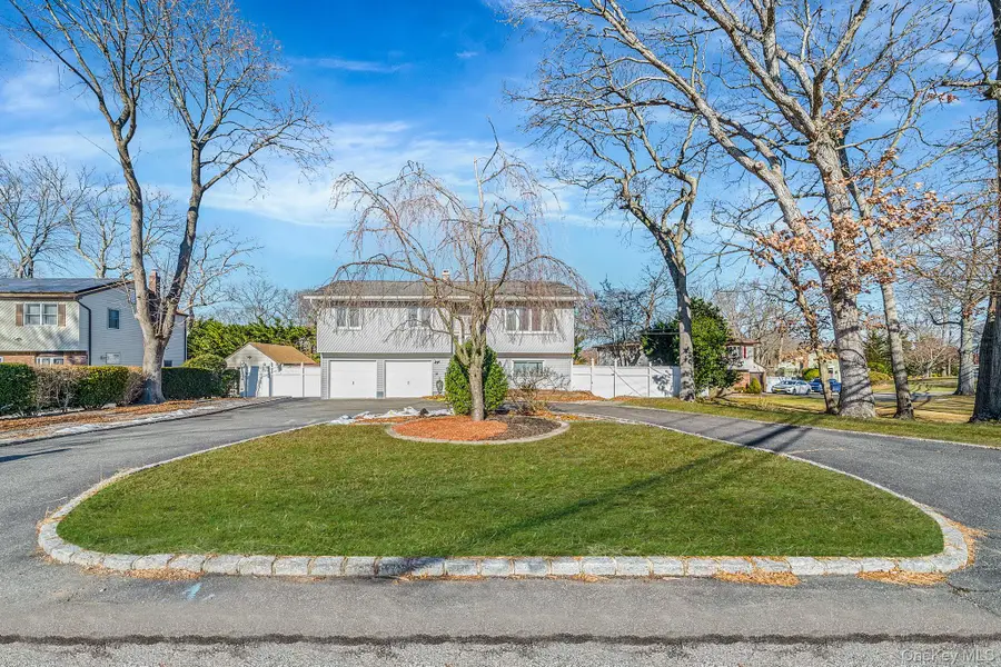 299 Seminole Street, Ronkonkoma, NY 11779 - Image #3