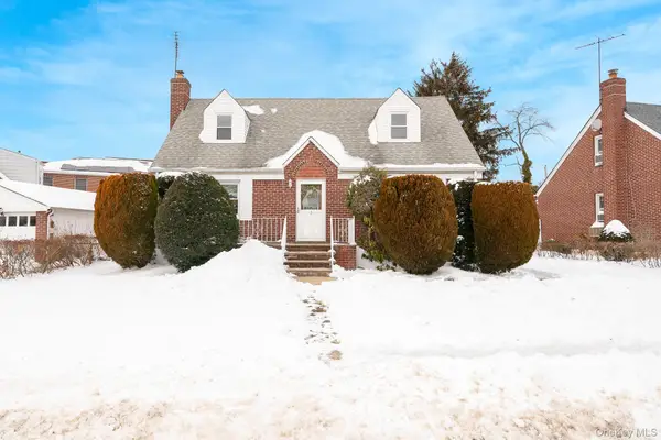 2 Parkview Place, Elmont, NY 11003